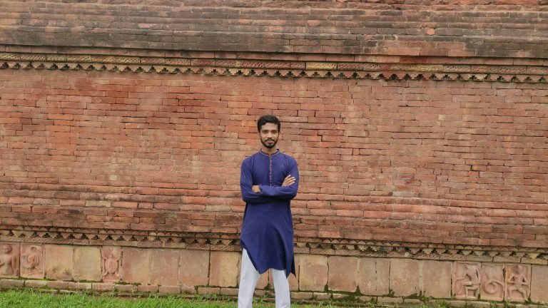 নওগাঁ জেলার দর্শনীয় স্থান পাহাড়পুর বৌদ্ধবিহারে